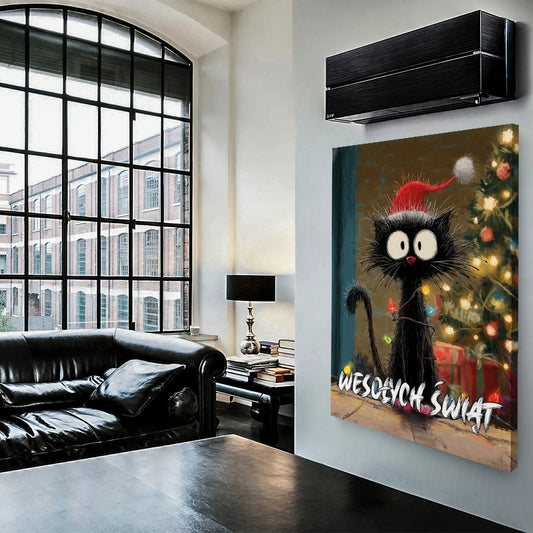 Kotek w Świątecznej czapce Mikołaja